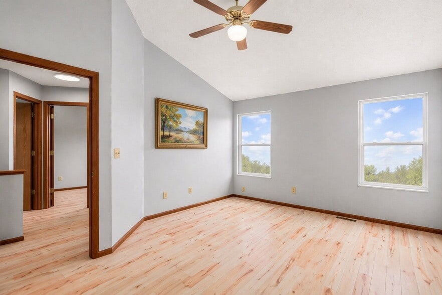 Building Photo - 8635 Oak Creek Dr