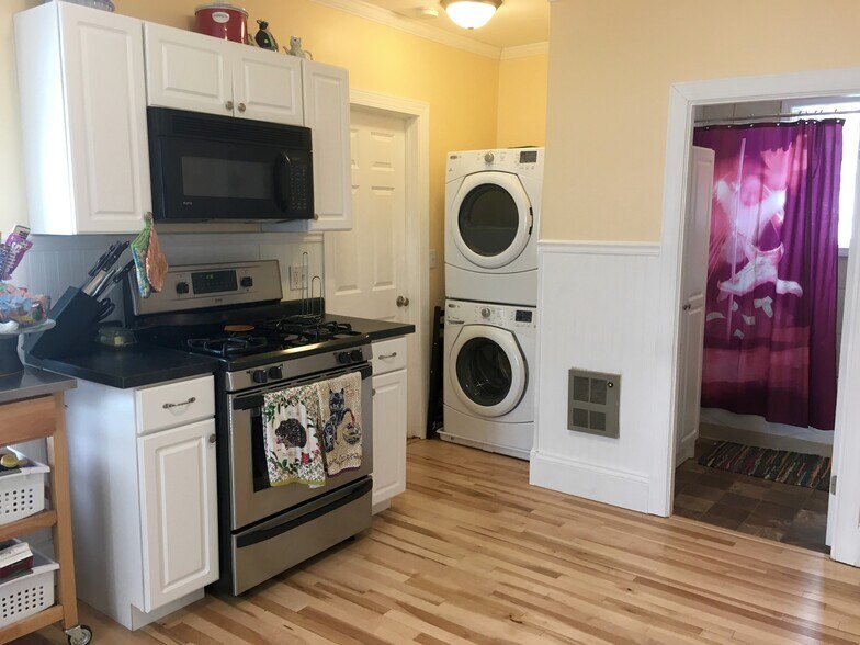 Kitchen view showing back bedroom door and doorway to bathroom. - 1320 Jefferson St NE