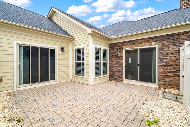 Building Photo - 4935 Willow Bluff Cir