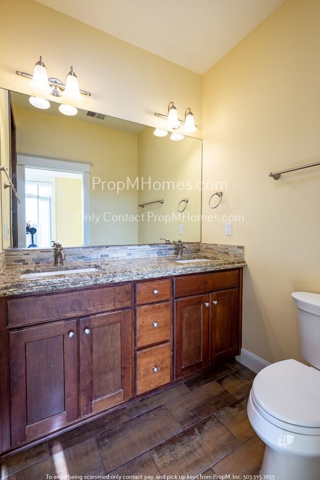 Building Photo - Gorgeous Humboldt Two Bedroom Townhouse In North Portland!