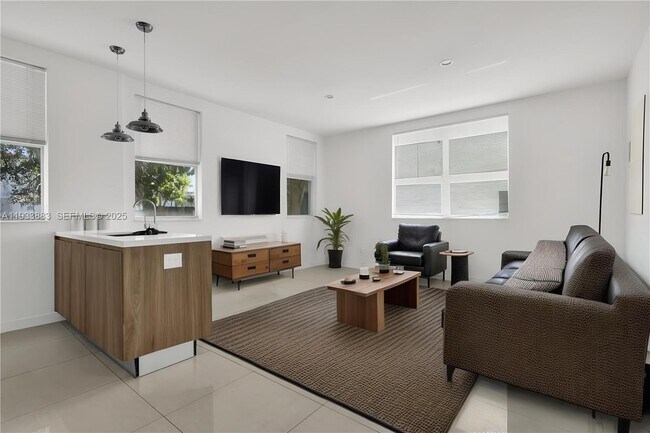 Building Photo - 924 Marseille Dr