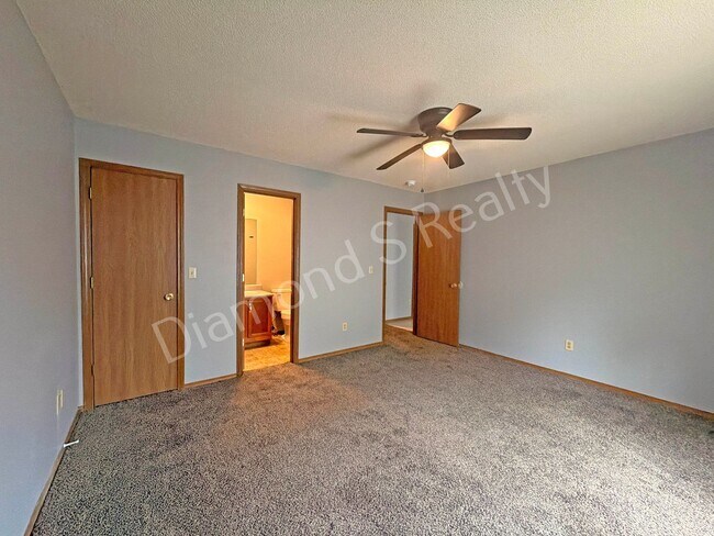 Building Photo - 1441 W Rainey St
