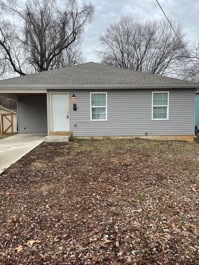 Building Photo - 3 Bed 2 Bath House November