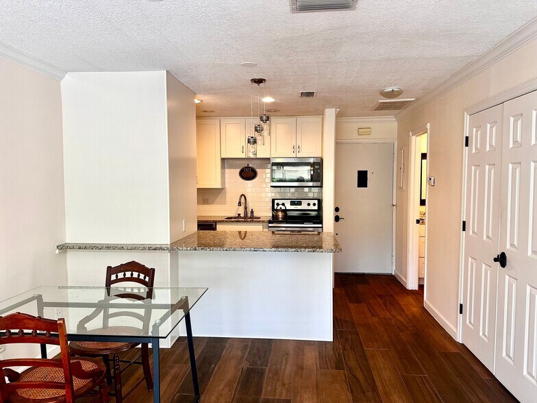 Building Photo - 1815 Robalo Dr