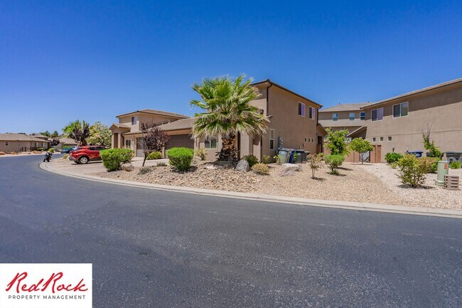 Building Photo - Dog Friendly, Pleasant 4 Bedroom, 2.5 Bathroom Townhome