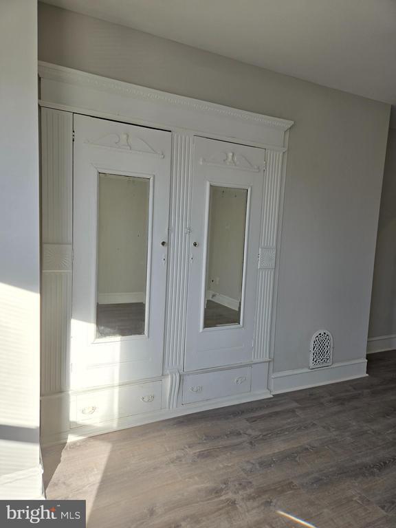 Building Photo - 5211 Ridge Ave