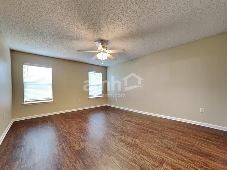 Building Photo - 11542 Brian Lakes Dr