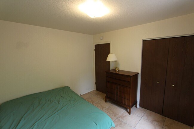 Building Photo - 3270 S Little Dr