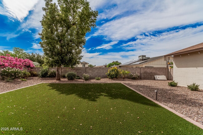 Building Photo - 9265 E Kalil Dr