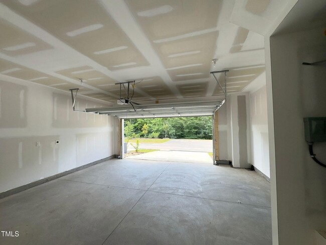 Building Photo - 414 Rowe Wy