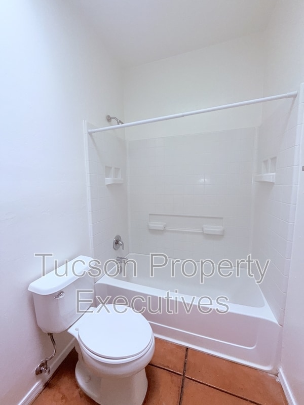 Building Photo - 324 W 23rd St