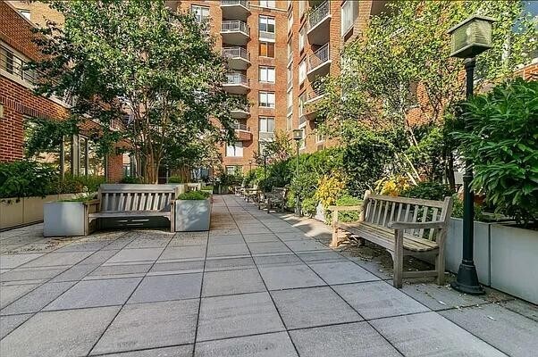 Building Photo - 2 S End Ave