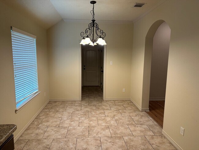 Building Photo - College Station -3 bedroom / 2 bath / 2 ca...