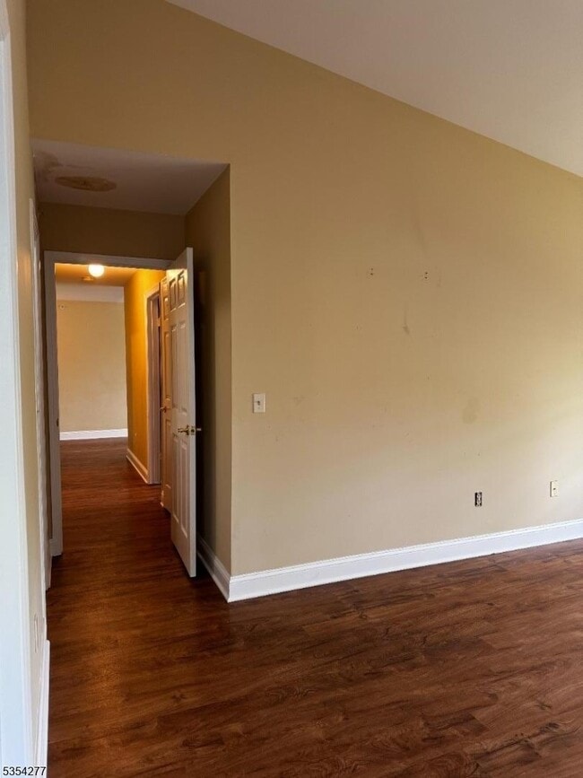 Building Photo - 388 Keswick Dr