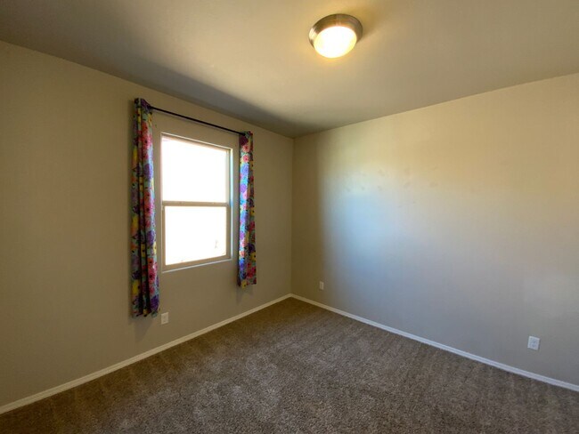Building Photo - Recent Construction Luxury 4 Bedroom Home Available Near 528 / 550 in Rio Rancho!