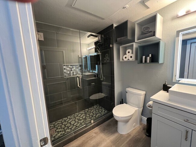 Building Photo - Meridian Fully Furnished Studio Condo - Re...