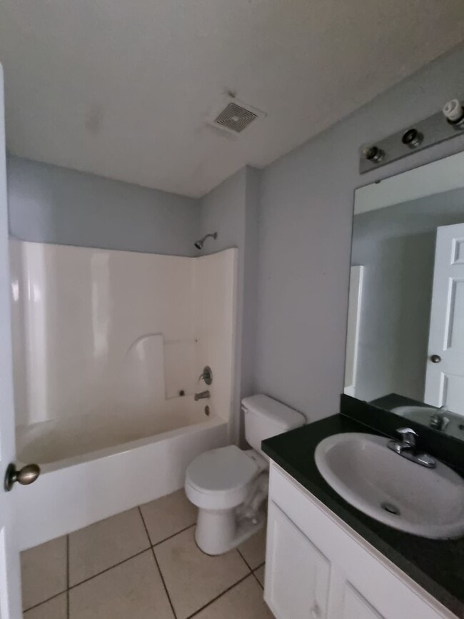 Building Photo - 3 Bedroom 2 Bath home in St. Cloud for RENT!