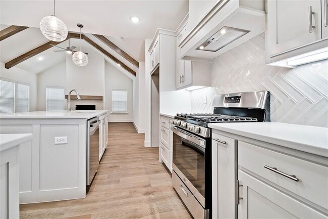 Building Photo - 51 St Andrews Cir