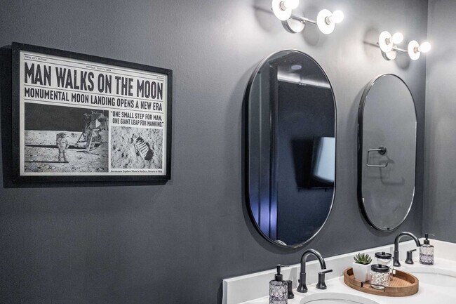 Building Photo - 245 Hermitage Ave