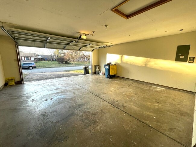 Building Photo - 3 Bedroom Home in Fishers with Bonus Room!