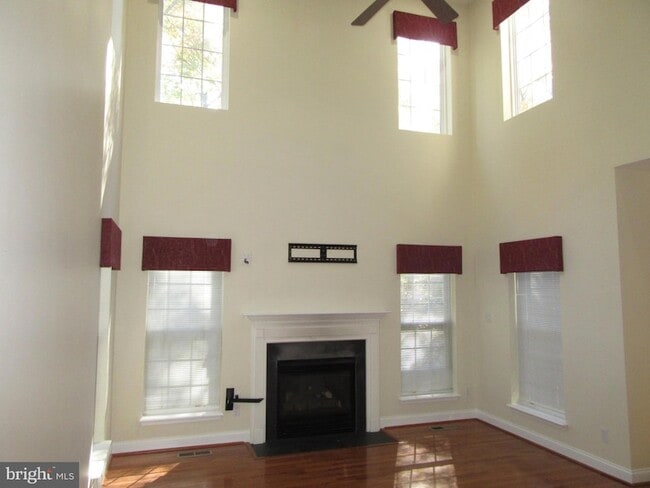 Building Photo - 23 Blackbird Ct