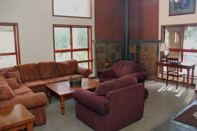 Building Photo - Fully Remodeled 1BD + Private Bunk Room | 2BA | Aspen Creek – $3,100/Month