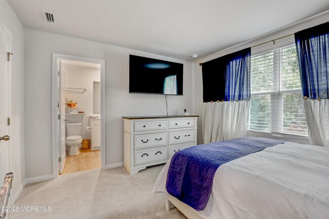 Building Photo - 1001 Cyprus Ct