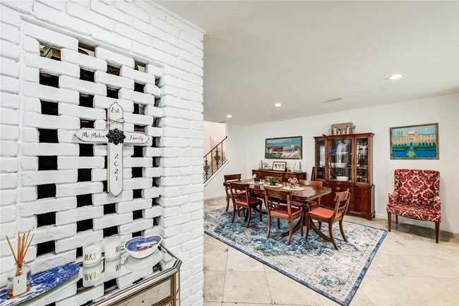 Building Photo - 13050 Trail Hollow Dr