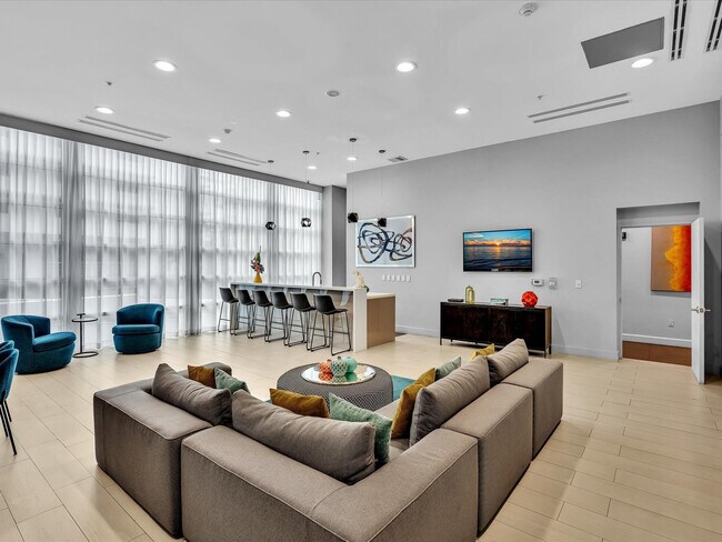 Building Photo - 665 NE 25th St