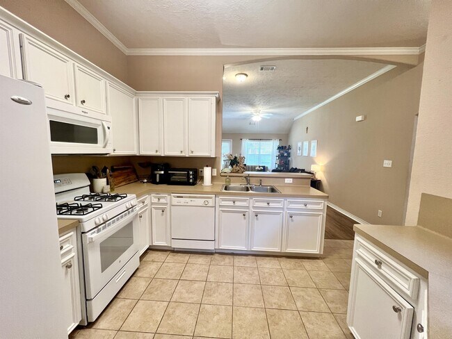Building Photo - 4344 Spring Garden Dr