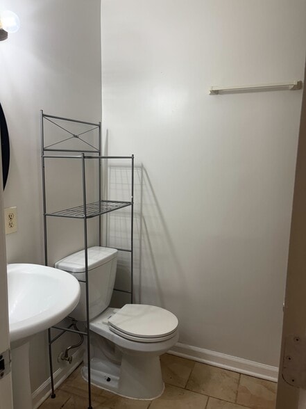 Building Photo - 9006 Continental Pl