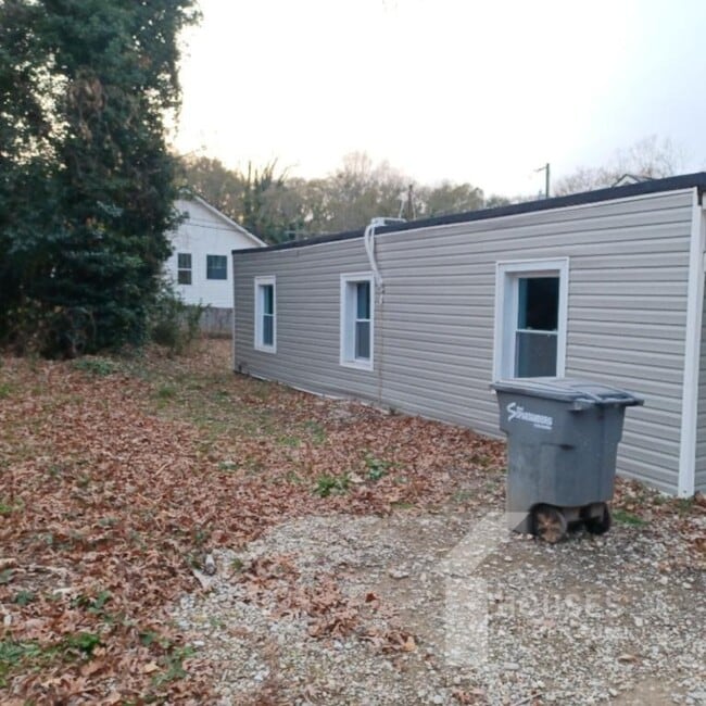 Building Photo - 122 Owens St