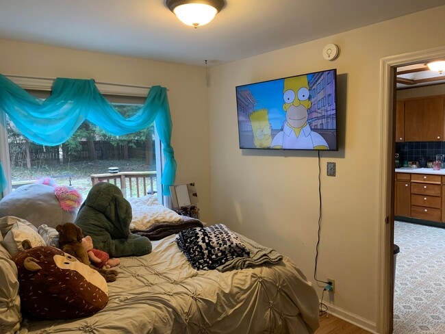 Building Photo - 3 bd/1.5 bath Charming Home just 4 blocks from IU Jacob's School of Music - Available August 2026!