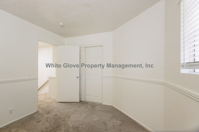 Building Photo - 205 S Redwood Ave