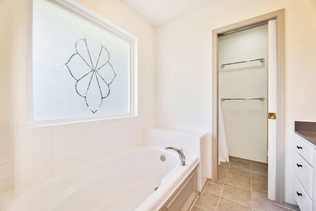 Building Photo - 1260 S Ridgehurst Cir