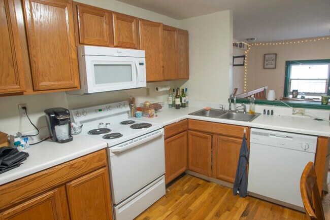 Building Photo - 400 E Clayton St