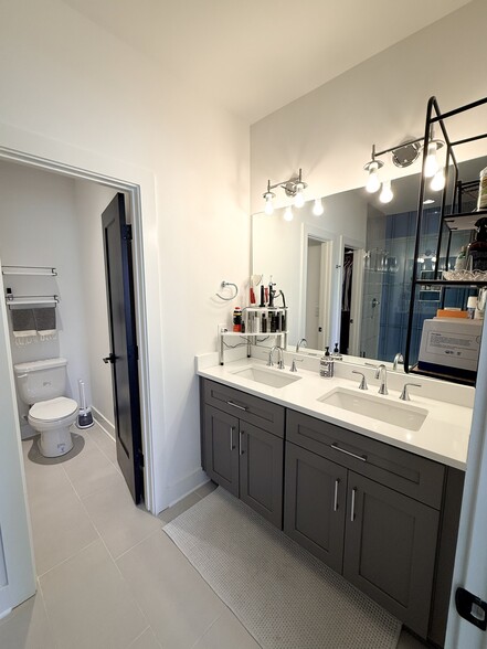 Building Photo - 2010 14th Ave N