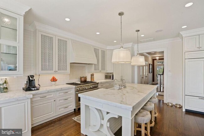 Building Photo - 1031 Pine Hill Rd