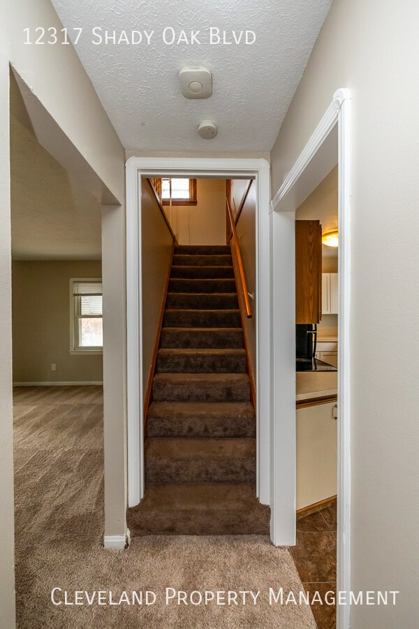 Building Photo - Updated Garfield Hts Bungalow