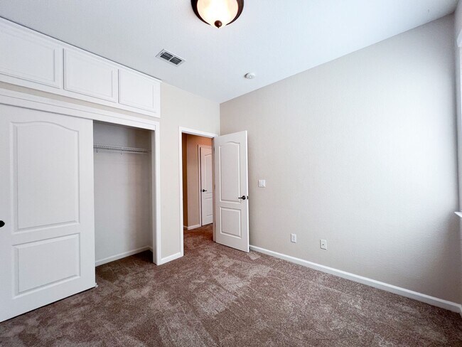 Building Photo - West Sacramento Gem with 3 Bedrooms & 2 Ba...