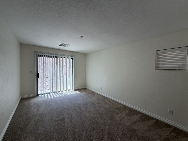 Building Photo - 4723 Killington St