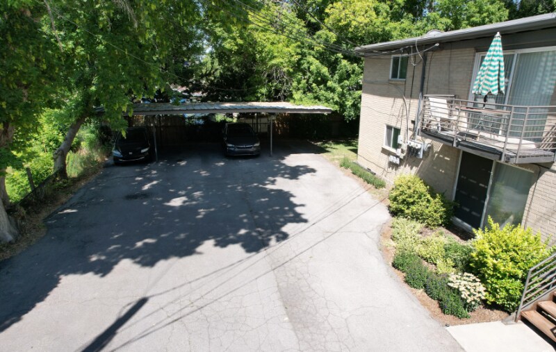 Building Photo - 831 E Stratford Ave