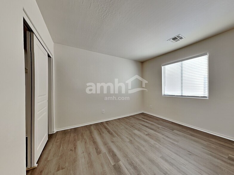 Building Photo - 11210 W Rio Vista Ln