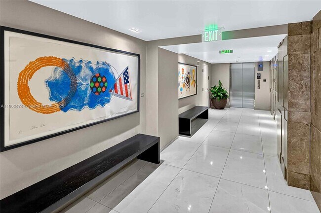 Building Photo - 480 NE 31st St