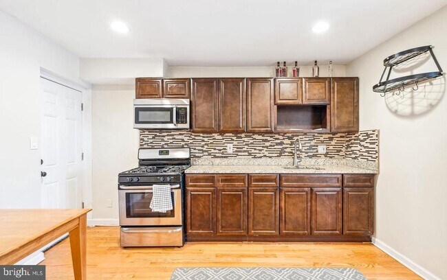 Building Photo - 1203 S 16th St