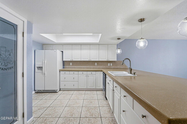 Building Photo - 6141 Sierra Valle Ln