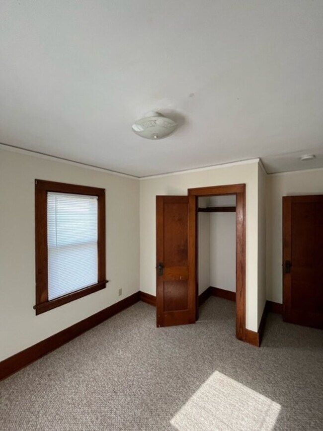 Building Photo - 3908 W Mineral Point Rd