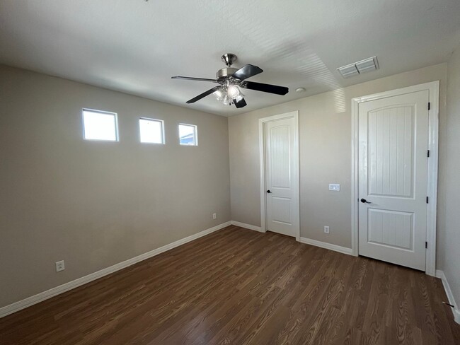 Building Photo - 5 Bedroom Home in the Montelena Neighborho...