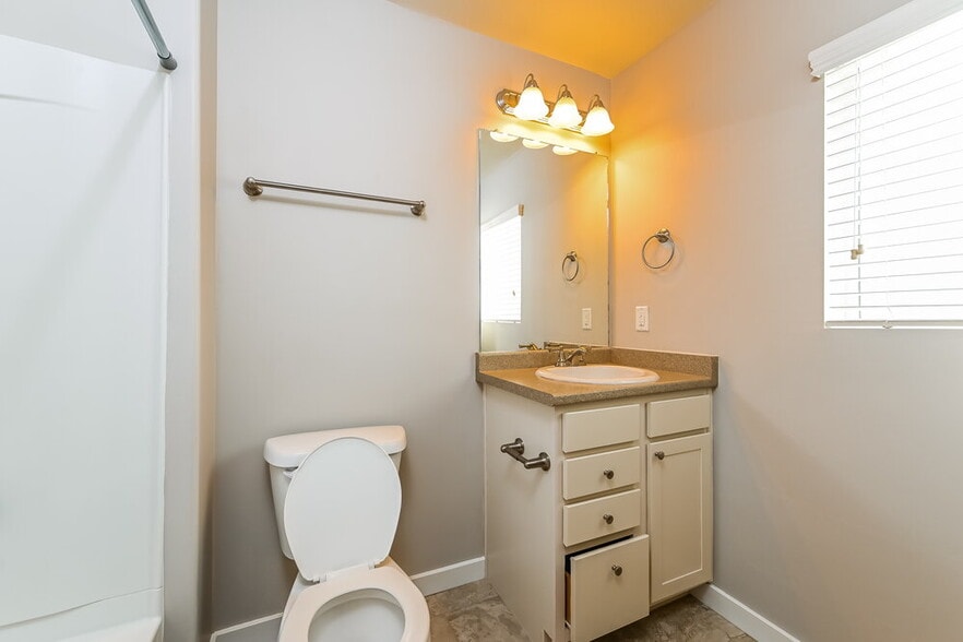 Building Photo - 13368 S Moorfield Dr