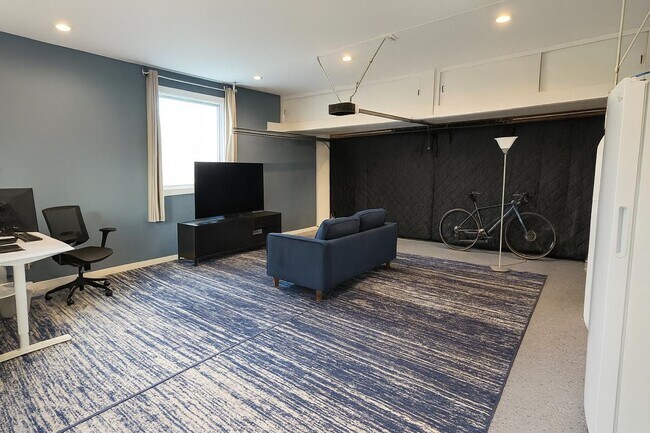 Building Photo - 1405 Lenolt St